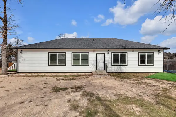 114 Crepe Myrtle Pkwy, Elgin, TX 78621