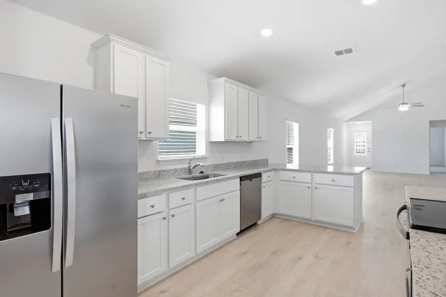 225 W Luna Blue Ln, Jarrell, TX 76537 - #2
