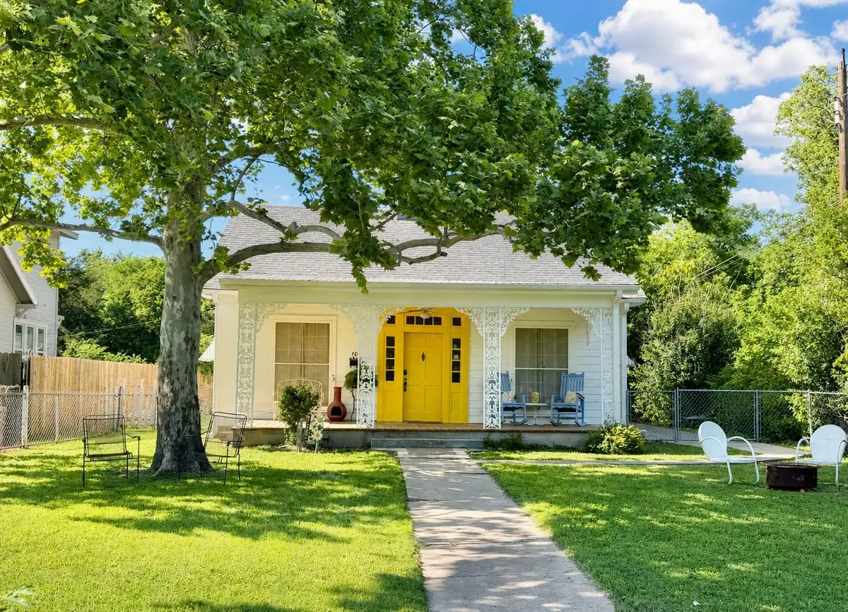 706 W 11th St, Taylor, TX 76574 - #1