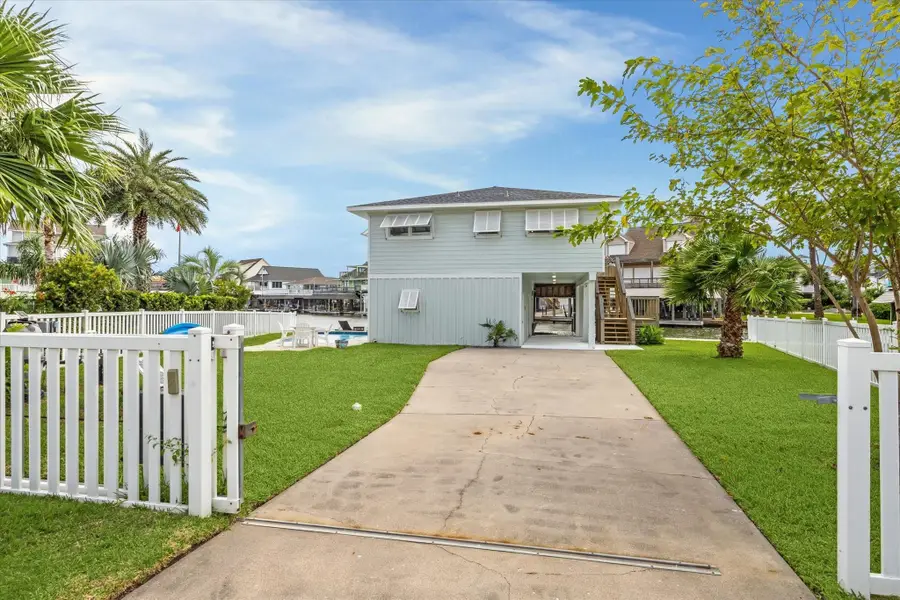 1226 Oahu Dr, Galveston, TX 77554 - Image #2