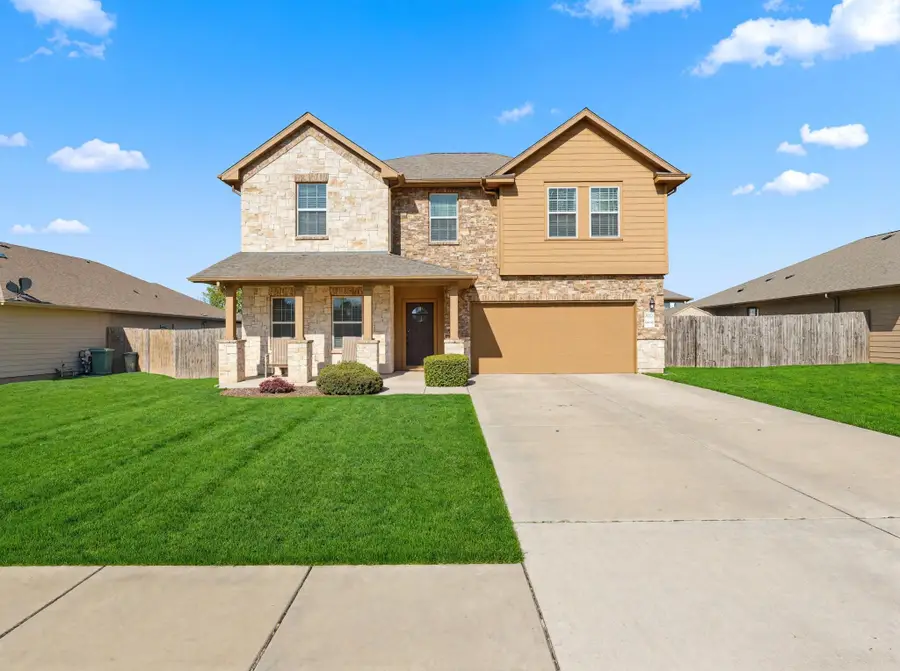 209 Anderson St, Hutto, TX 78634 - #2