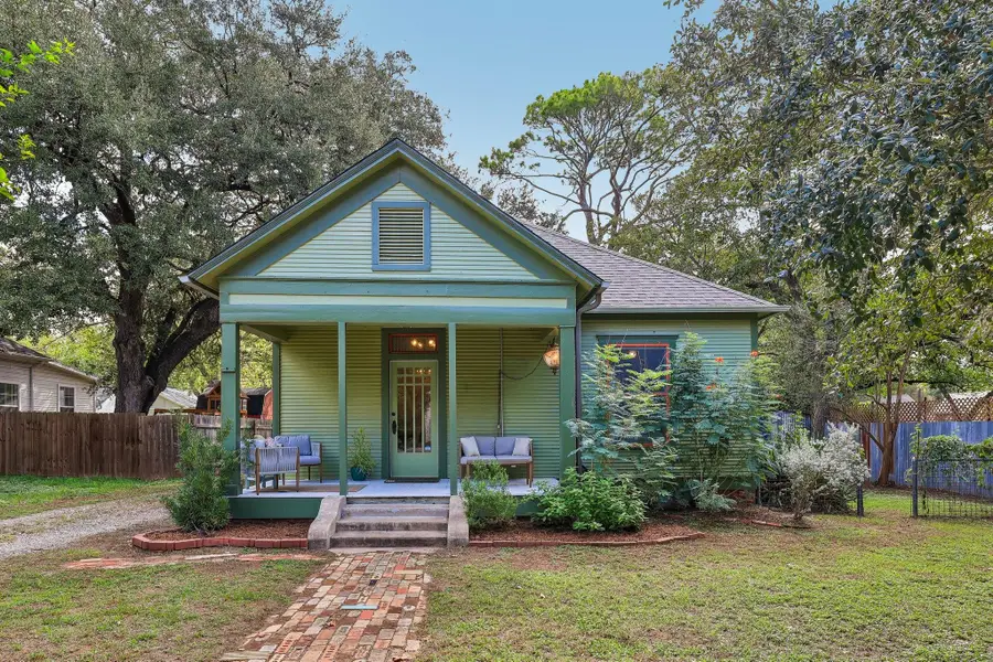 802 Short St, Smithville, TX 78957 - #2