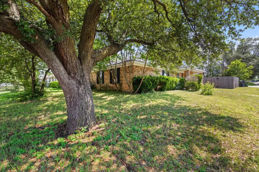 1301 Chapel Creek Rd, Waco, TX 76712 - Image #3