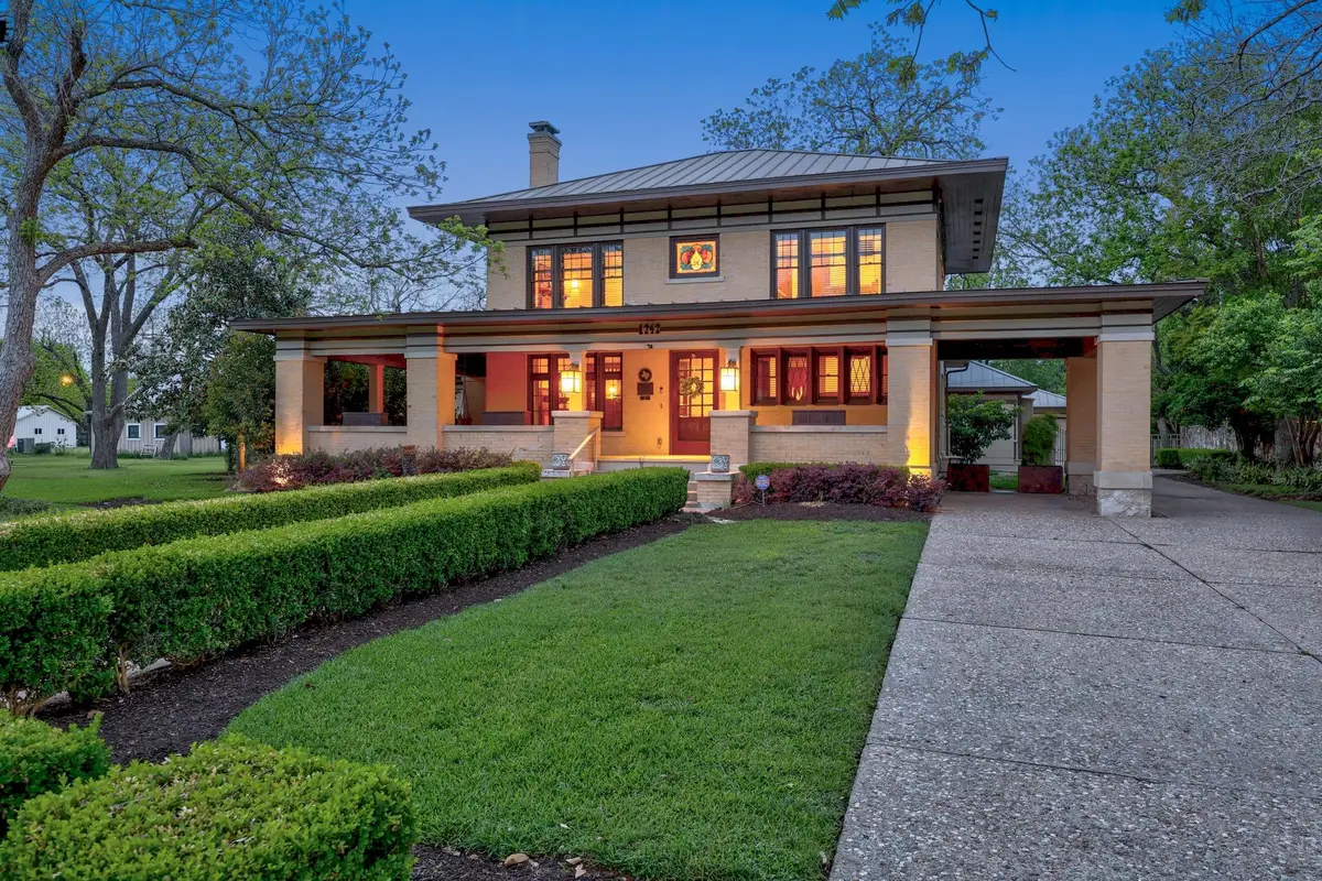 1242 S Austin Ave, Georgetown, TX 78626 - #1
