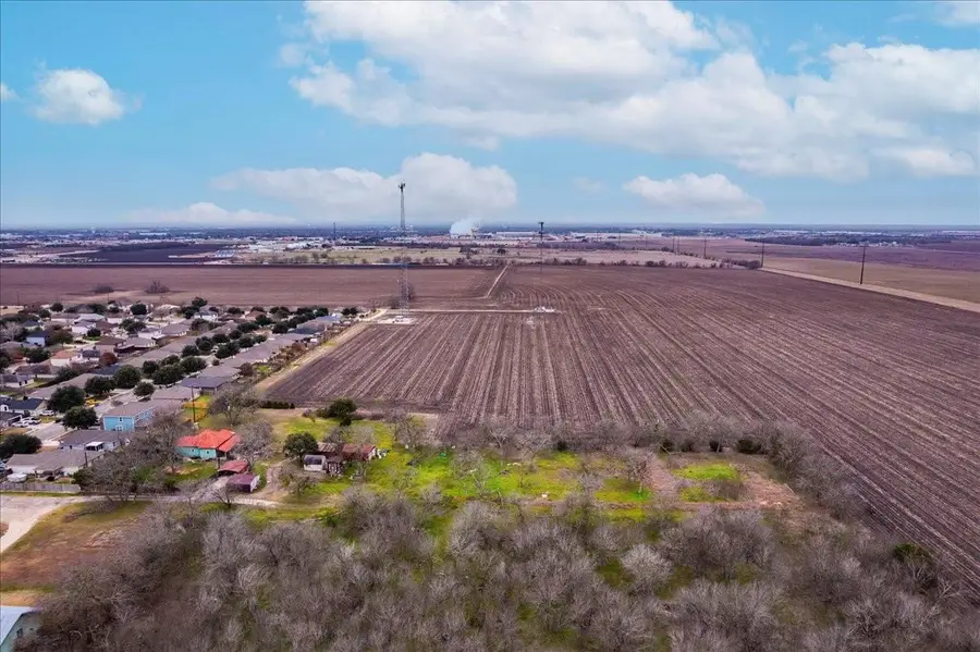 530 Continental Dr, Seguin, TX 78155 - #3