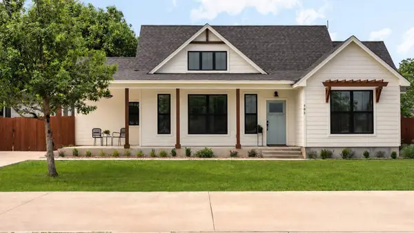 402 E Ash Dr, Johnson City, TX 78636