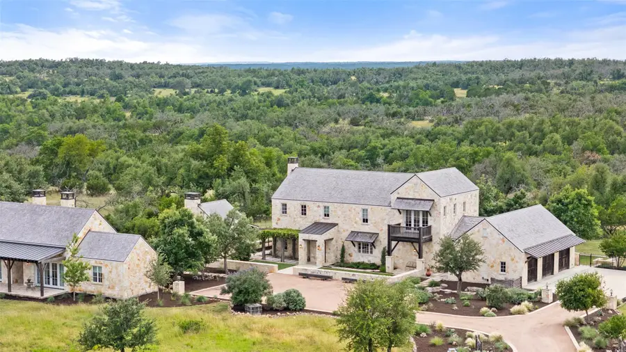 2194 Boot Ranch Cir, Fredericksburg, TX 78624 - Image #2