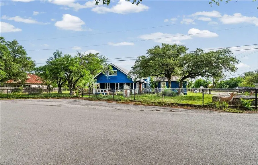 316 Mesquite St, Bertram, TX 78605 - #2