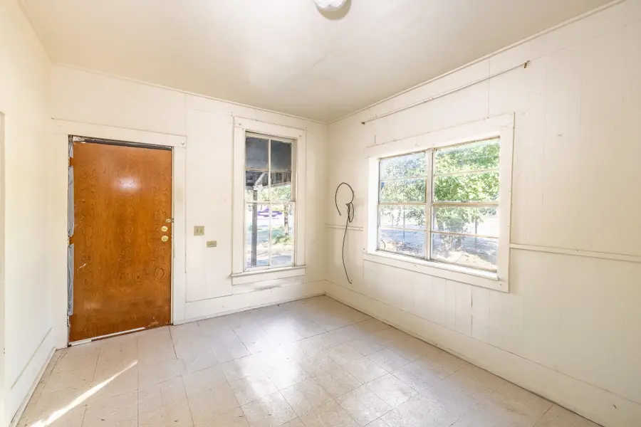 936 Water St, Gonzales, TX 78629 - Image #3