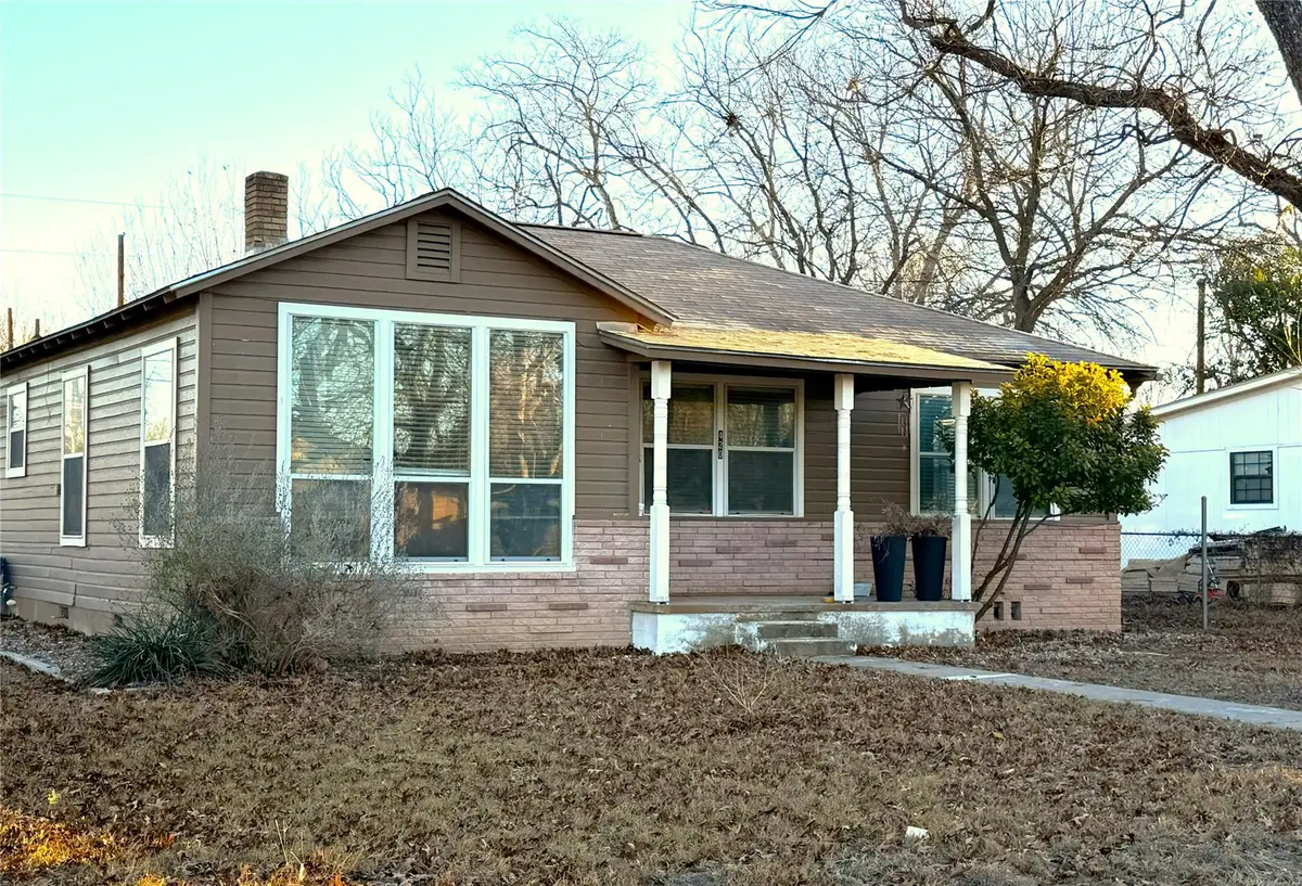 420 Stonewall St, Kerrville, TX 78028 - #1