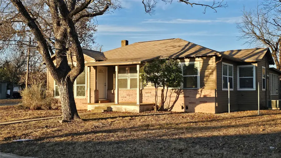 420 Stonewall St, Kerrville, TX 78028 - #2