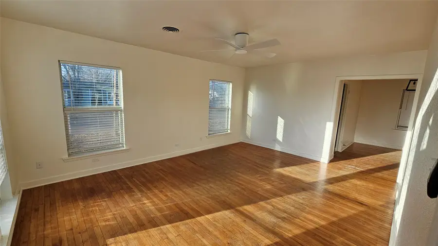 420 Stonewall St, Kerrville, TX 78028 - #3