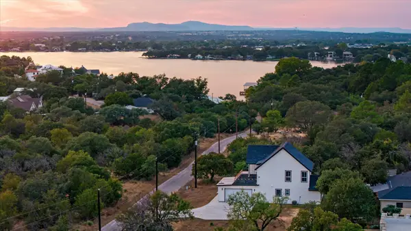 136 W Castlebriar Dr, Granite Shoals, TX 78654