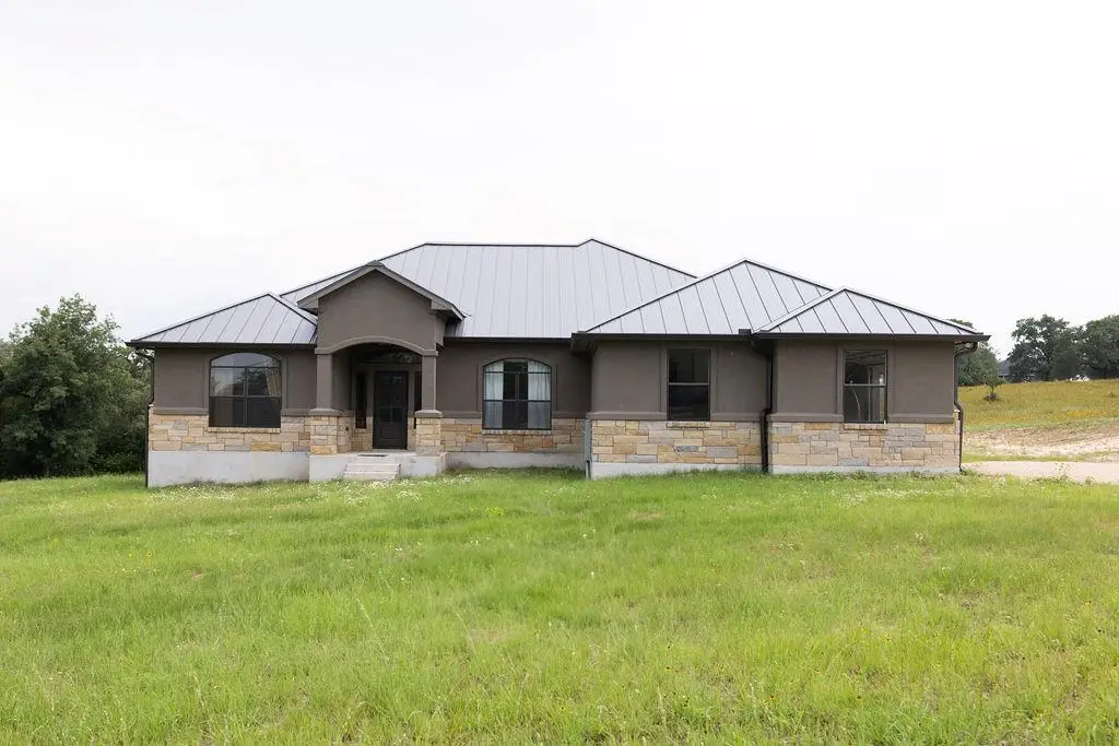111 Powder Rdg, Luling, TX 78648 - #1