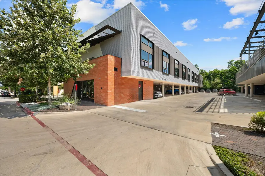 49 Navasota St #216, Austin, TX 78702 - Image #2