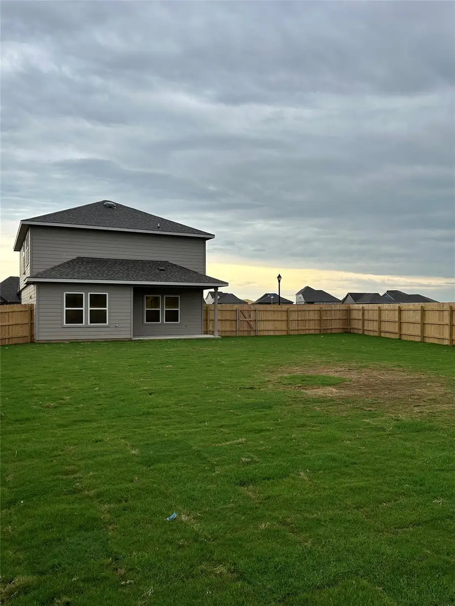 322 Randall Pl, Rockdale, TX 76567 - Image #2