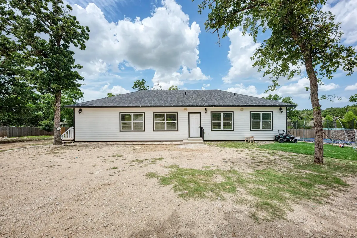 114 Crepe Myrtle Pkwy, Elgin, TX 78621 - Image #1