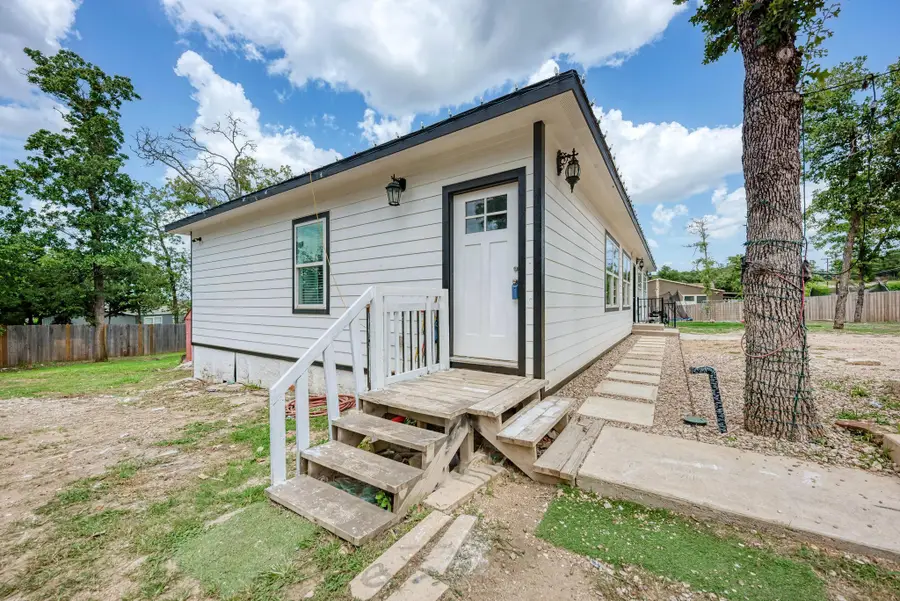 114 Crepe Myrtle Pkwy, Elgin, TX 78621 - Image #2