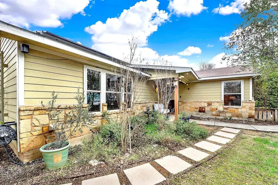 117 S Wilson St, San Marcos, TX 78666 - #2