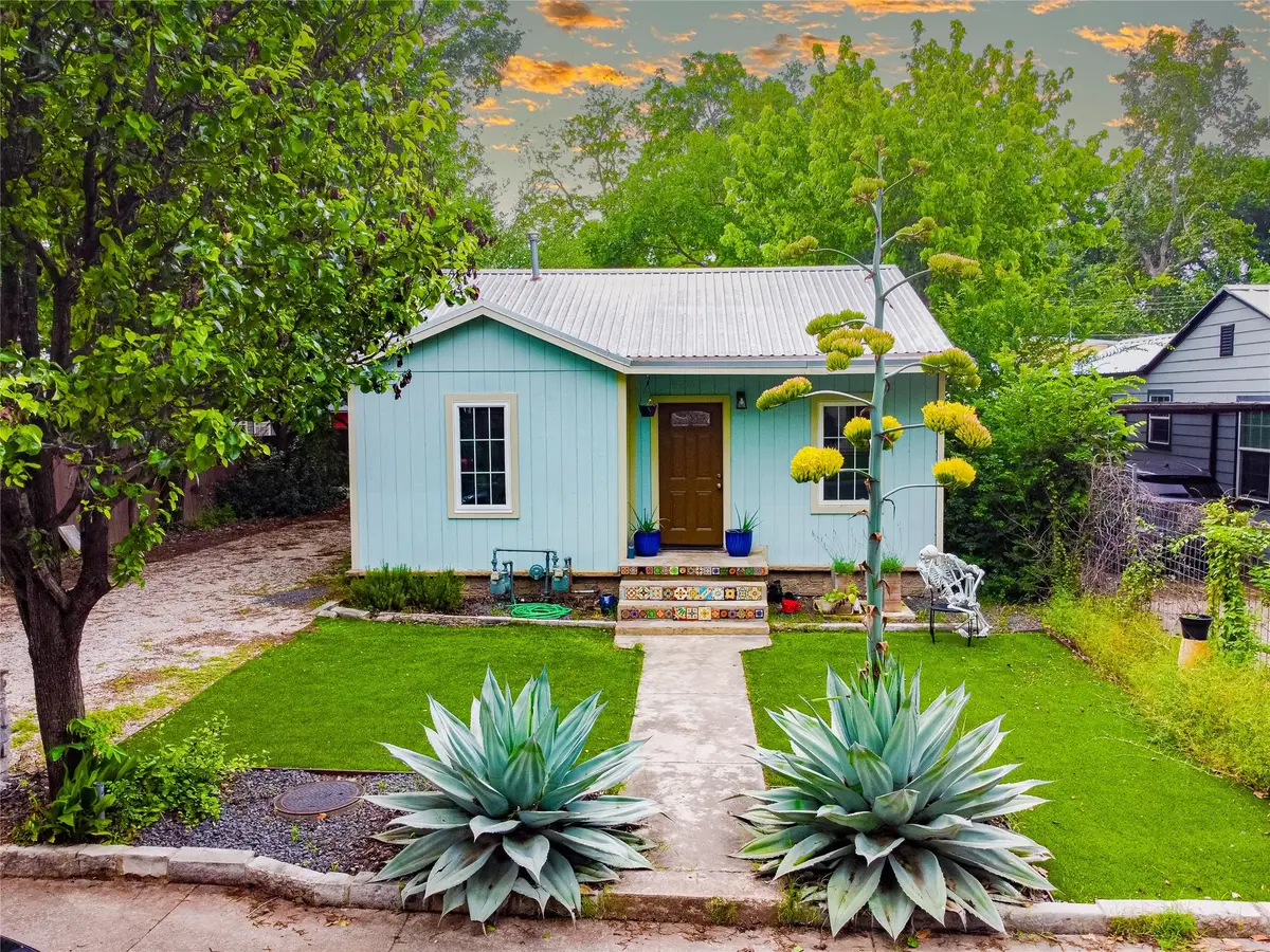 912 & 912 1/2 Calle Limon Dr, Austin, TX 78702 - Image #1