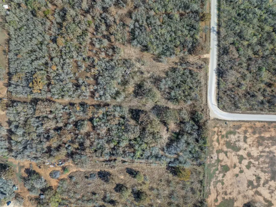 1050 Bugtussle Ln, Luling, TX 78648 - Image #3