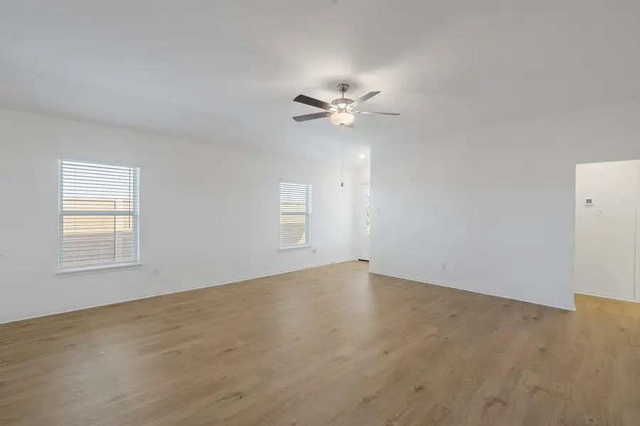 309 W Luna Blue Ln, Jarrell, TX 76537 - #3