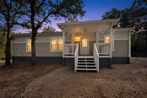 300 Flaming Oak Dr, Bastrop, TX 78602