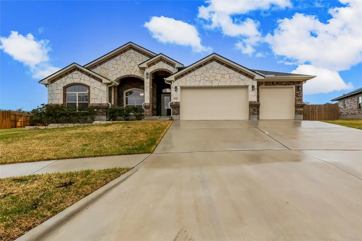 9000 Grand Oaks Ln, Killeen, TX 76542 - #1