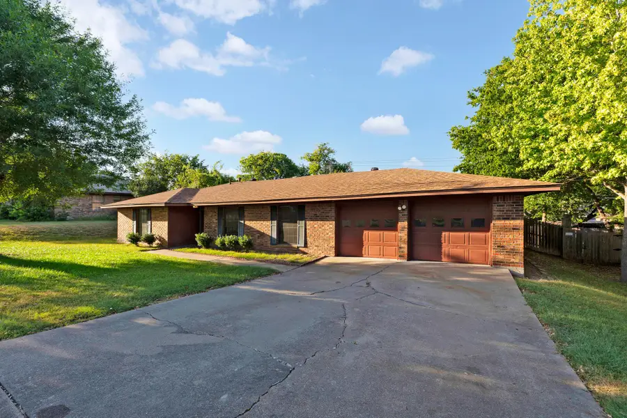 406 E Upshaw Ave, Temple, TX 76501 - #2