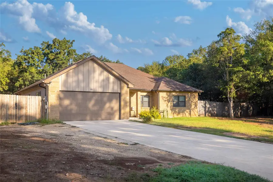 122 N Pohakea Dr, Bastrop, TX 78602 - Image #3