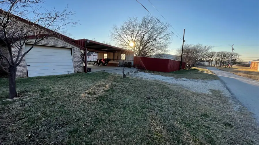 909 Fannin St, Nocona, TX 76255 - Image #3