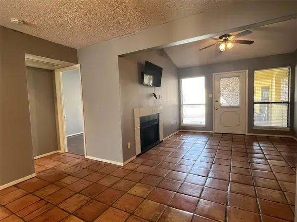 806 W 24th St #303, Austin, TX 78705