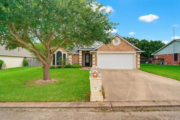 702 Woodson Dr, Caldwell, TX 77836