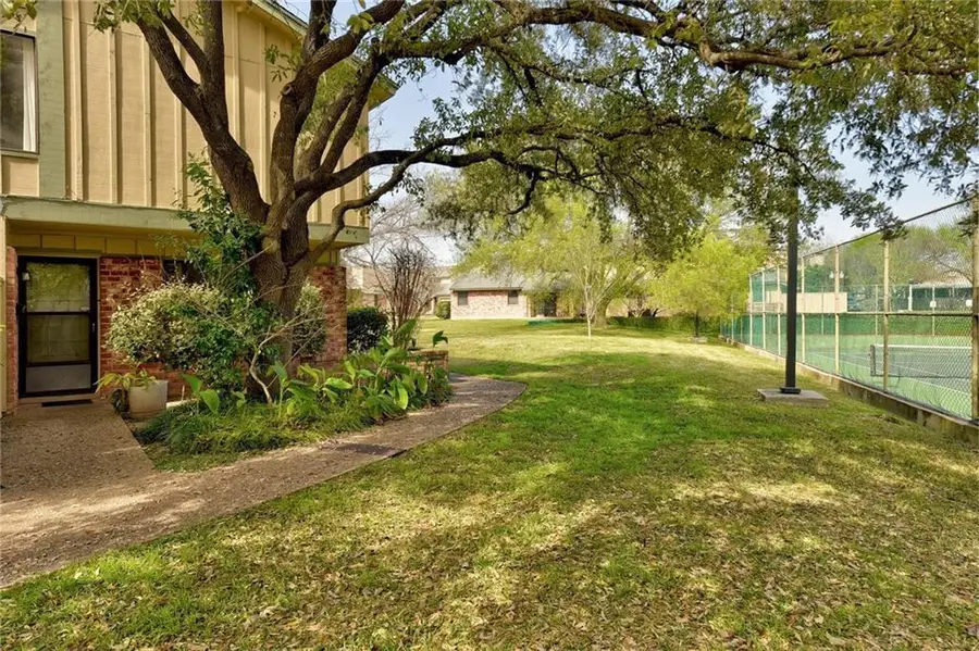 900 W Village Ln, Austin, TX 78758 - #2