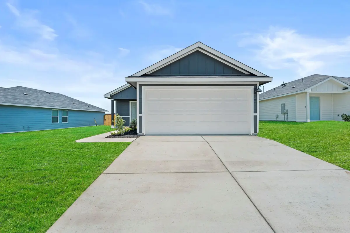 307 Wild Goose Dr, Luling, TX 78648 - #1