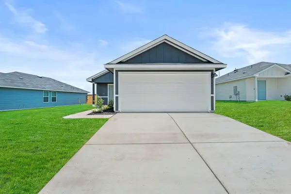 307 Wild Goose Dr, Luling, TX 78648