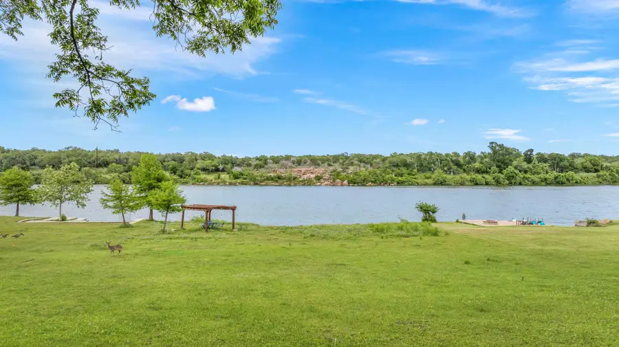 3715 Lakeview Dr, Cottonwood Shores, TX 78657 - Image #3