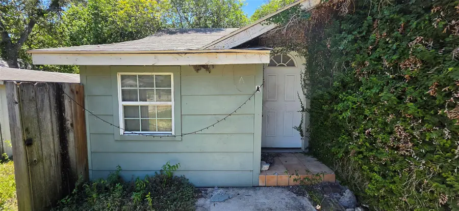 125 S Bishop St, San Marcos, TX 78666 - #2
