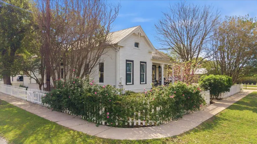 709 Hill St, Bastrop, TX 78602 - #3