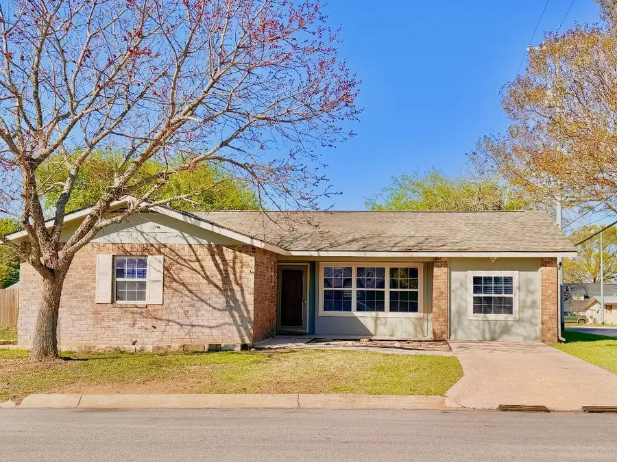 606 Mildred St, Burnet, TX 78611 - #3