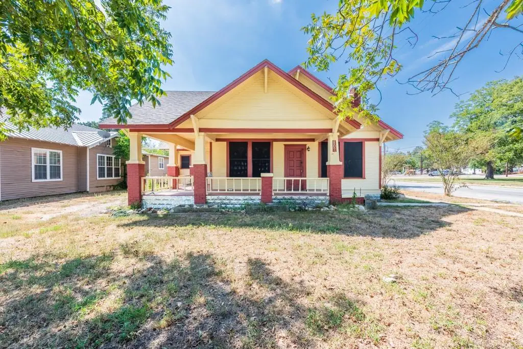 802 E Crockett St, Luling, TX 78648 - #1