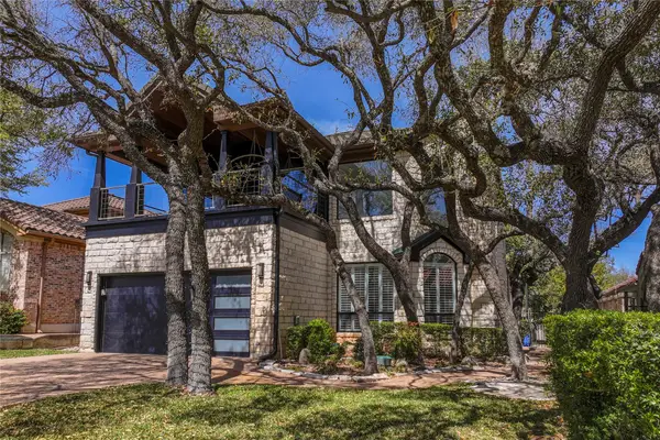 11 Treehaven Ln, The Hills, TX 78738