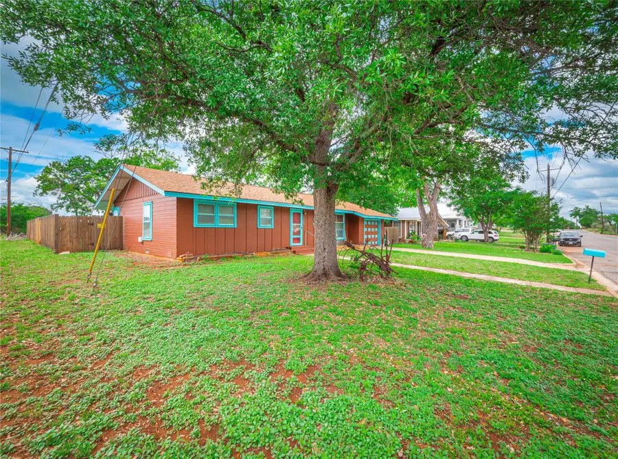 1207 Flag St, Llano, TX 78643 - Image #3
