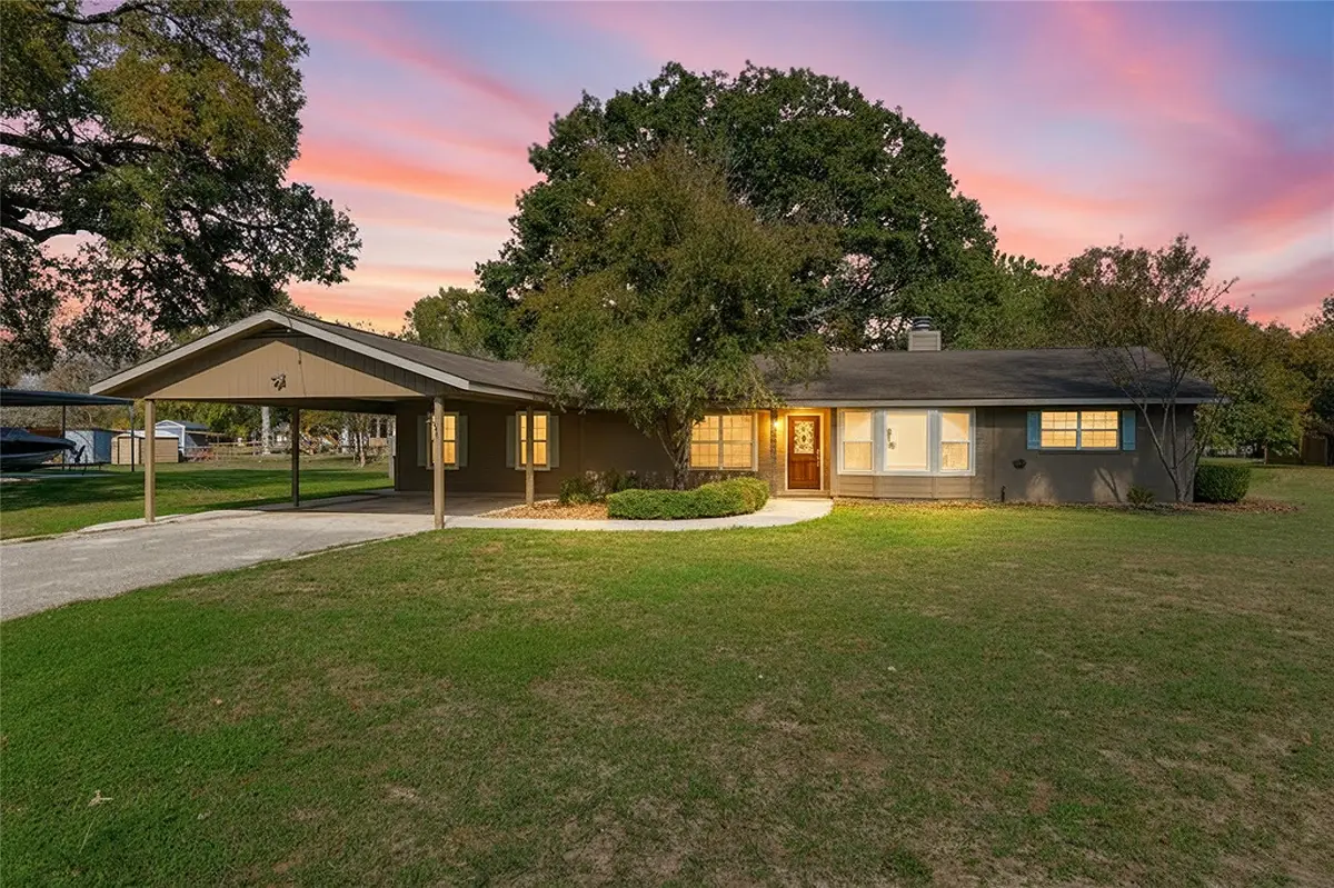 163 Lakeside Dr, Seguin, TX 78155 - Image #1