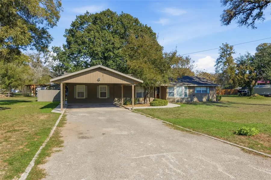 163 Lakeside Dr, Seguin, TX 78155 - Image #2