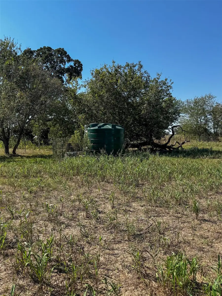 127 Hall Rd, Luling, TX 78648 - #2