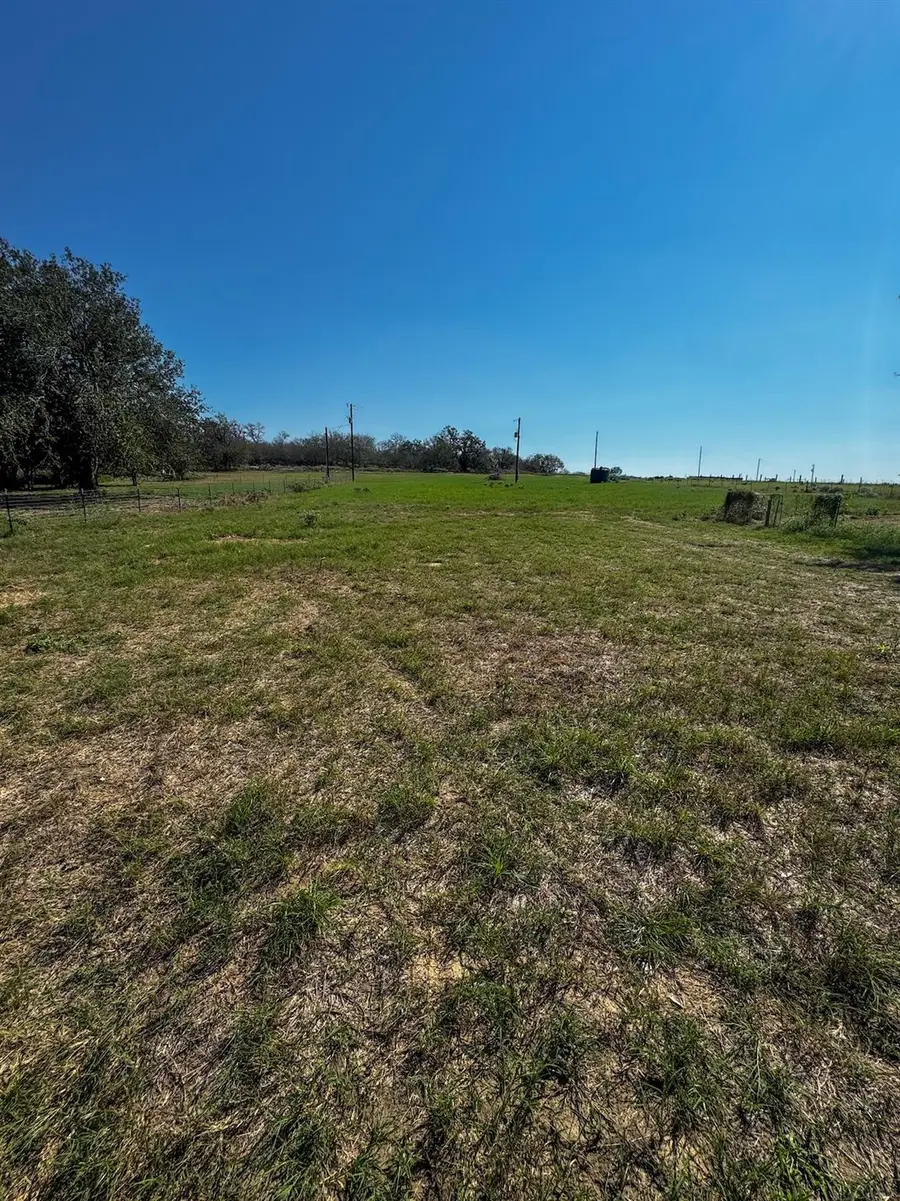 127 Hall Rd, Luling, TX 78648 - #3
