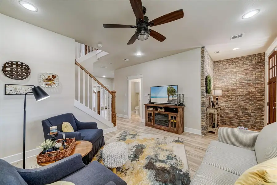 1103 Farm St, Bastrop, TX 78602 - #2