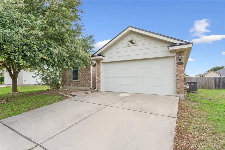 125 Bayliss St, Hutto, TX 78634 - #2