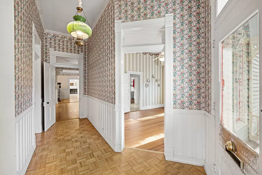 633 S Castell Ave, New Braunfels, TX 78130 - #3